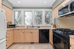 131 Ledgewood Rd - Image 2